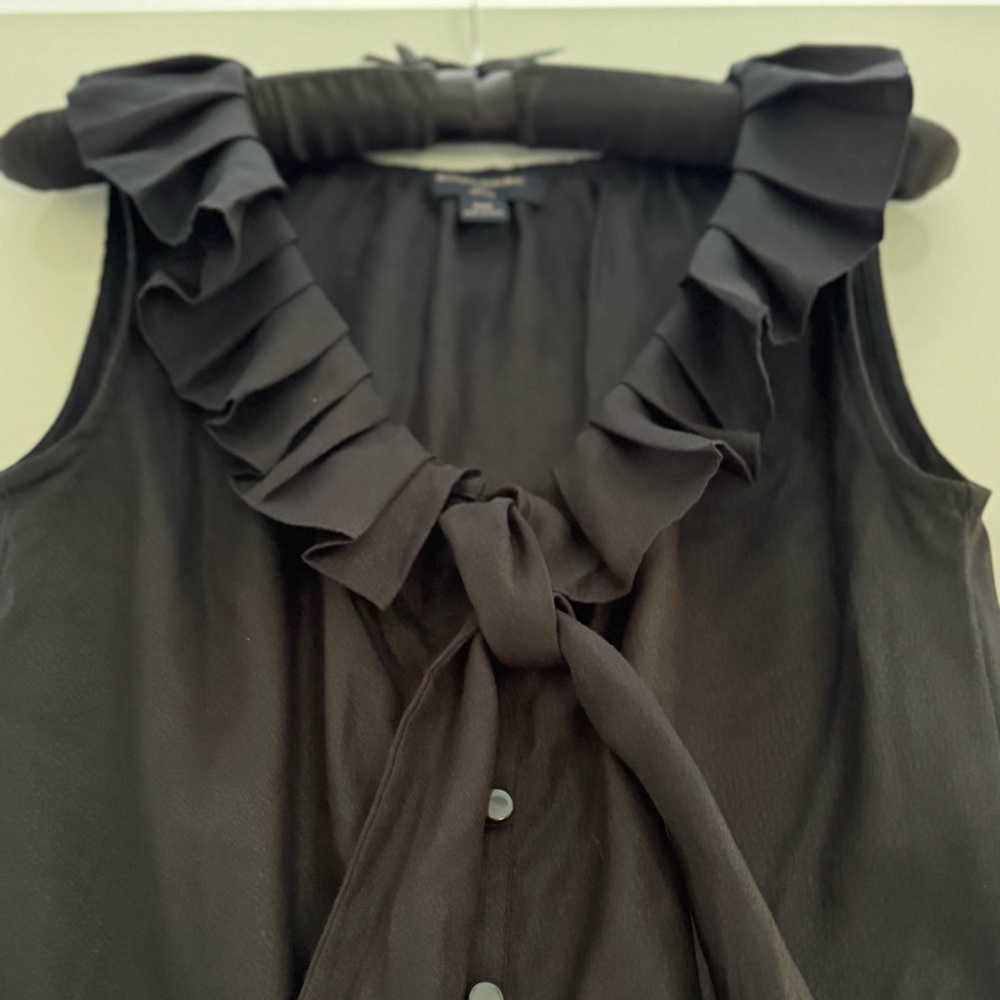 BANANA REPUBLIC Black Ruffled Sleeveless Top